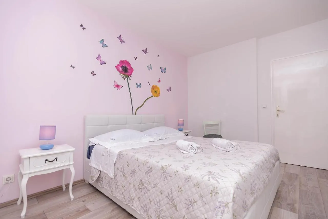 Apartment Snowwhite 0*, Split