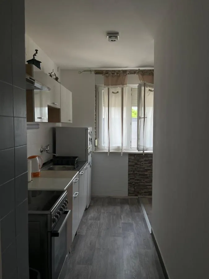 Apartment Snowwhite 0*, Split